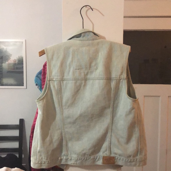 ABERCROMBIE & FITCH SLEEVELESS JEAN JACKET - Picture 2 of 4